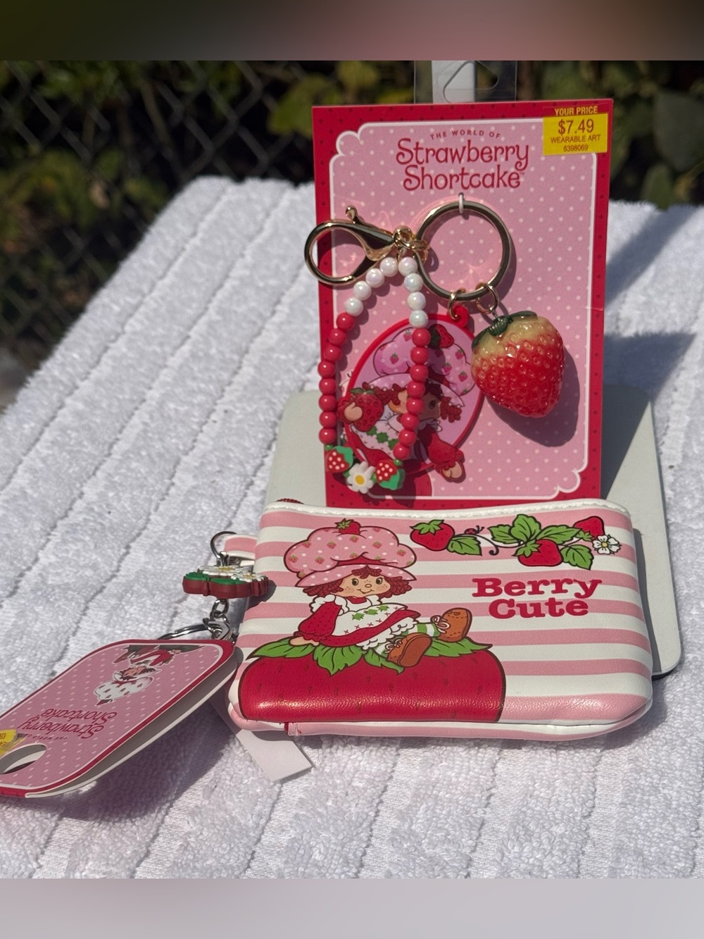 NWT Strawberry Shortcake Berry Cute' Keychain & Coin Purse/id holder Set